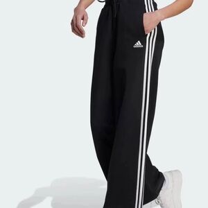 NWT Adidas 3 Stripe Wide Leg Regular Fit Black Track Pants Streetwear size M